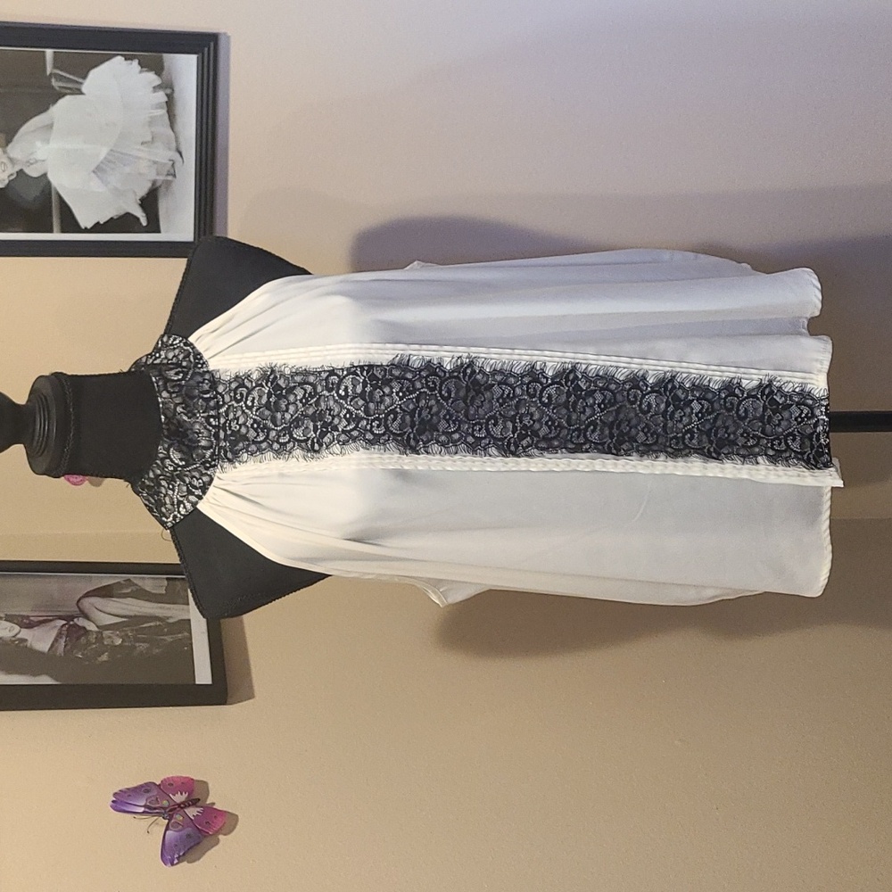 Sleevless Lace Choker Top